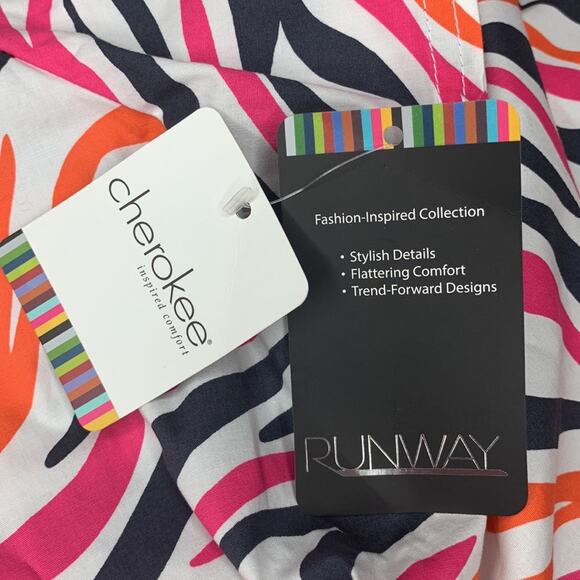 Runway By Cherokee NWT Scrub Top Multicolor Front Pockets Short Sleeve Size 2XL - Picture 9 of 9